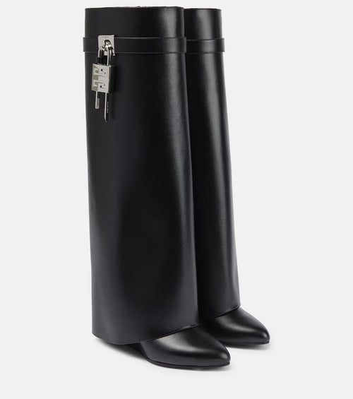 BLACK BOOTS