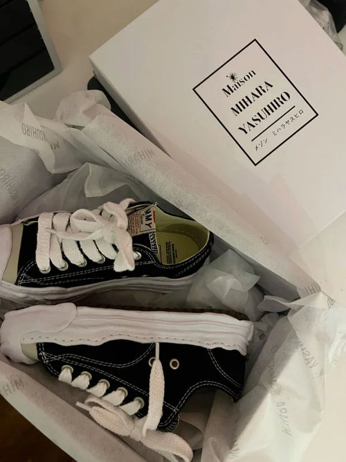 Black chunky sneakers