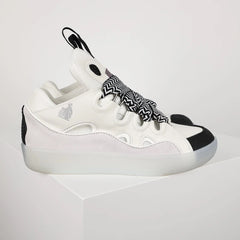 "Curb-Sneaker"