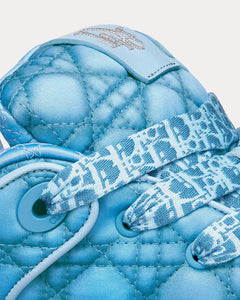 "B9" Sneaker
