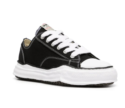 Guíbts Low-Top Sneaker