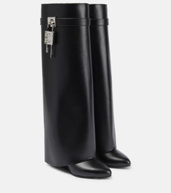 BLACK BOOTS
