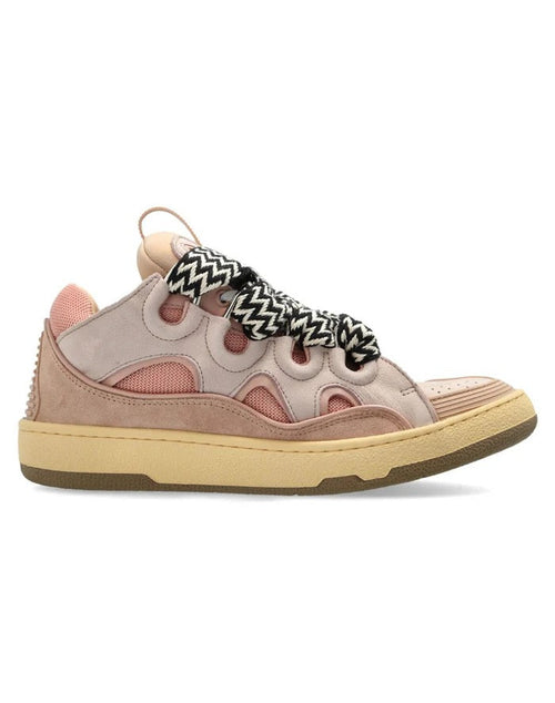 "Curb-Sneaker"