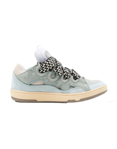 "Curb-Sneaker"