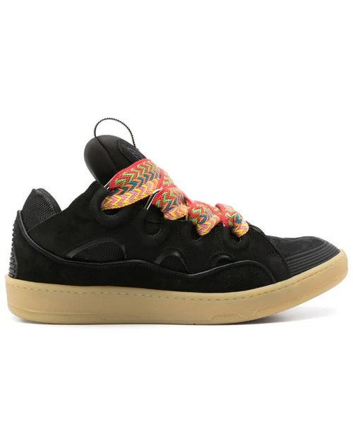 "Curb-Sneaker"