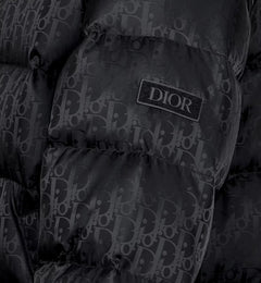 "D" Oblique Puffer Schwarz