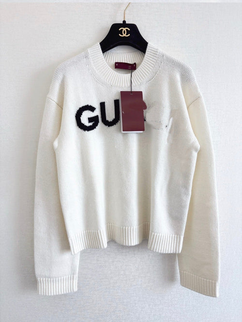WHITE LETTER SWEATER