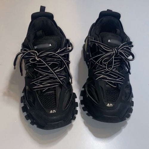 Tracks Black sneakers