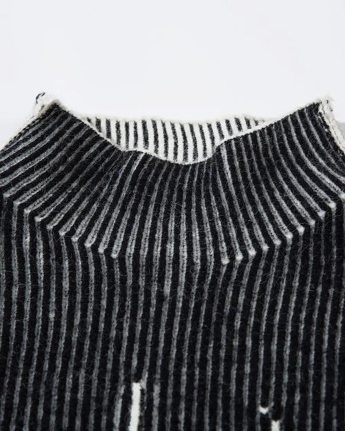 "Raven" - Knit